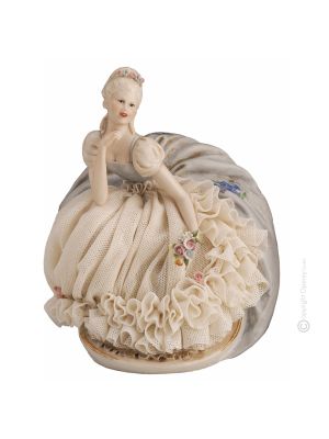 LADY Statuette statue figure porcelain Capodimonte handmade made in Italy exclusive