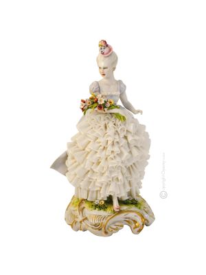 SPRING WALK Statuette statue figure porcelain Capodimonte handmade made in Italy exclusive