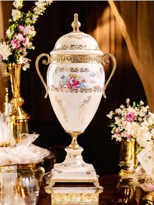 Poutiche, fine ceramic egg, opening lid and floral and gold decorations, handmade.