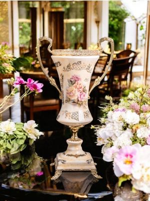 Vase in fine ceramic, decorated with flowers and golden details, handmade.