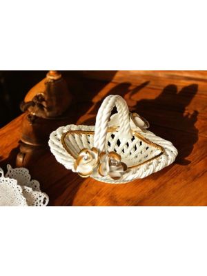 Fine ceramic centerpiece, with roses and gold details, handmade.