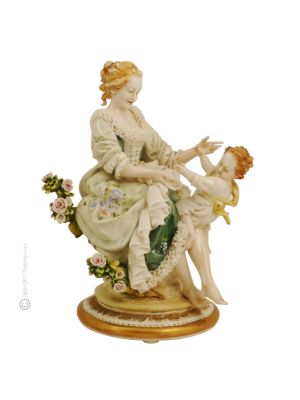 MOTHER WITH BABY Statuette statue figure porcelain Capodimonte handmade Made in Italy exclusive