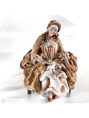 LADY - Capodimonte porcelain statuette, elegant and refined lady.