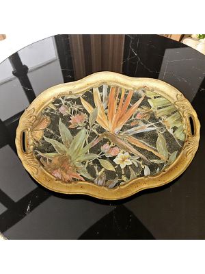 Wooden tray with 24K gold leaf finishes, inspired by the Florentine artistic tradition.