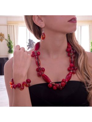 Murano glass blown beads, necklace, bracelet and earrings that tell the story of Venetian elegance.