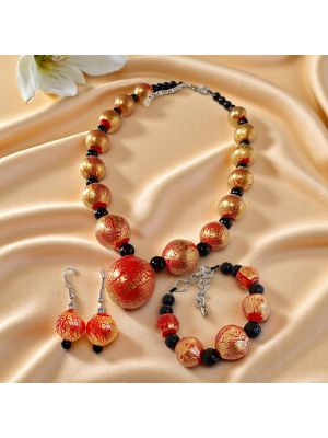 Elegant Murano blown glass set with 24k gold leaf: necklace, bracelet and earrings.